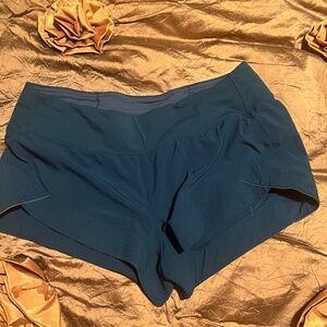 Lululemon shorts size 12 excellent condition